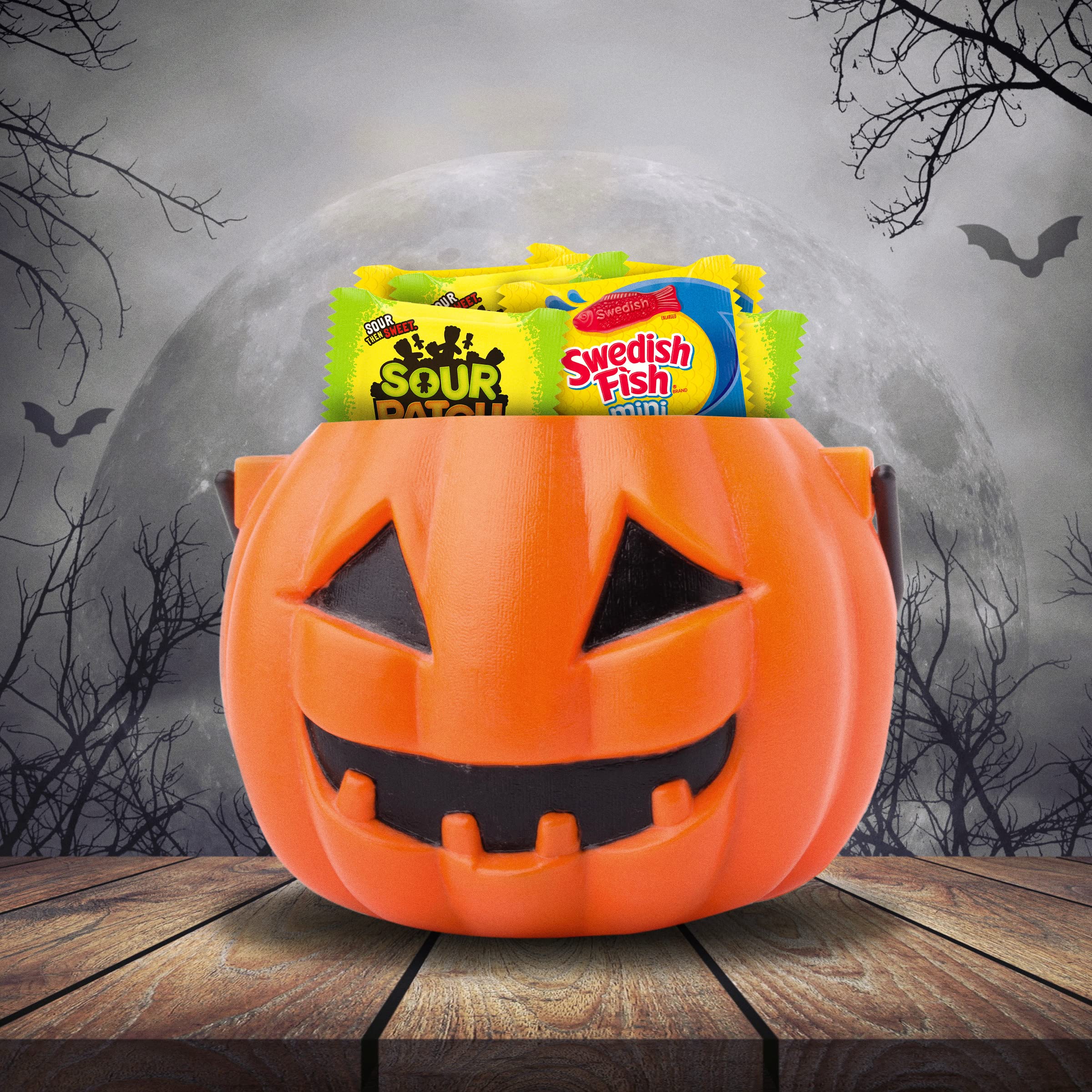 SOUR PATCH KIDS & SWEDISH FISH Mini Halloween Candy Variety Pack, 22 Trick or Treat Bags - Image 7